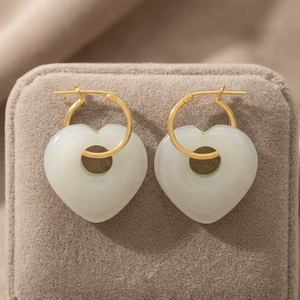 Boucles d'oreilles Huggie en forme de cœur en calcédoine laiteuse plaquées or en acier inoxydable JAIPUR GEMS JGJ144 pour mariage et fiançailles - Product Image 2