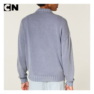 ผู้ผลิตเสื้อสเวตเตอร์ที่ได้รับการรับรอง GRS รับผลิตตามแบบ พร้อมปักโลโก้ เสื้อสเวตเตอร์ผู้ชาย ผ้าคอตตอนผสมโพลีเอสเตอร์ ลายกราฟิก ถักแบบแจ็คการ์ด ทรงบ็อกซี่ คอกลม สำหรับฤดูหนาว - Product Image 4