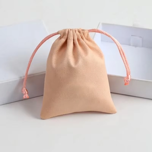 Pochette en velours de sécurité écologique de haute qualité avec cordon de serrage - Fond rond, logo personnalisé imprimé pour l'emballage de bougies et de cosmétiques - Product Image 2
