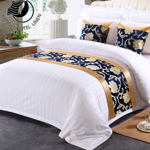 Set Copriletto Moderno a <span class=keywords><strong>3</strong></span> <span class=keywords><strong>Pezzi</strong></span> per Letto Matrimoniale con 2 Cuscini in Poliestere per Casa e Hotel - Product Image 3