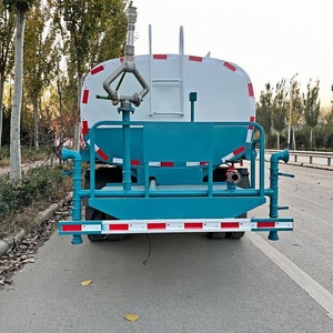 Camion arroseur Isuzu ELF 6 roues 5000L, directement de l'usine, pour le nettoyage des routes urbaines, le contrôle de la poussière et l'irrigation des parcs - Product Image 5