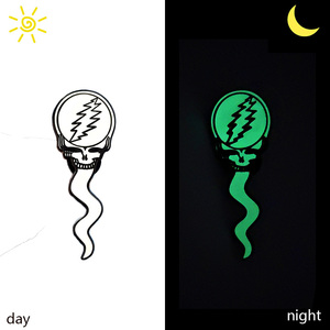 Le nouveau dessin animé chaud lumineux épinglette en gros né reconnaissant décoration cadeau Badge personnalisé métal lumineux épingle fantôme pour sac - Product Image 3