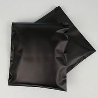 Sac à fermeture éclair en PE recyclable noir avec logo personnalisé, impression en gravure, pour vêtements, chaussures, chaussettes, fourrure, emballage de vêtements réutilisable, fermeture éclair en plastique