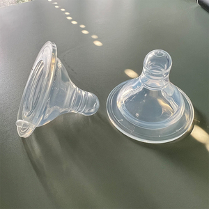 Bouteille d'alimentation pour bébé en silicone à col large réutilisable, sans BPA, écologique, non toxique, avec <span class=keywords><strong>tétine</strong></span> à débit moyen pour 0-12 mois - Product Image 2