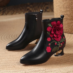 Nouvel Arrivage : Bottines Cheongsam de Luxe en Cuir de Vachette Brodé, Style Ethnique Chinois, à Bout Pointu et Talon Carré - Product Image 3