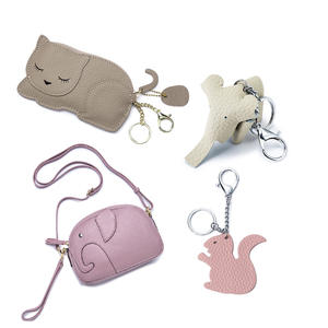 La combinaison d'animaux en cuir véritable vous accompagne pour revisiter l'ancien porte-monnaie + pendentif de sac + pendentif de clé + sac à bandoulière - Product Image 1