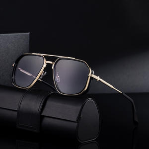 Lunettes de soleil carrées de luxe pour hommes, protection UV400, monture en métal, verres PC noirs, protection solaire haut de gamme, style aviateur tendance pour usage extérieur - Product Image 1