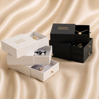 Boîte à bijoux de voyage compacte pour bagues, boucles d'oreilles et colliers, avec insert en mousse de velours, un seul tiroir, emballage cadeau