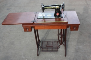 Machine à coudre domestique JA 2-1 2-2, couleur noire, avec table à tiroirs - Product Image 4