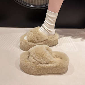 Chaussons d'intérieur personnalisés en fourrure pour femme, collection Hiver 2026, à bout ouvert, semelle épaisse en plastique, en peluche de haute qualité, confortables et douillets - Product Image 4