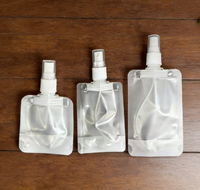 Pochette en plastique transparente personnalisée de 30 ml, 50 ml, 100 ml avec pulvérisateur à pression, pochettes debout recyclables, pochette à bec verseur liquide OEM