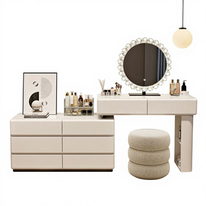 Coiffeuse élégante avec accents de cristal, miroir LED, bureau de toilette pour chambres modernes, station de maquillage blanche avec tabouret - Product Image 1