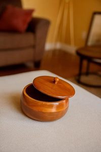 Caja Chapati tallada a mano con tapa, cazuela de almacenamiento Roti Premium, olla caliente redonda Dabba, utensilios de cocina hechos a mano para mesa de comedor y Gifs - Product Image 4
