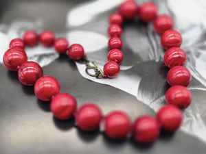 Elegante Collar de Resina con Acabado Liso y Colgante Decorativo, Accesorio Ligero Diseñado para un Uso Diario Cómodo - Product Image 4