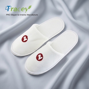 Pantoufles jetables personnalisées avec logo, confortables, douces et antidérapantes pour hôtels et spas – Prix abordable - Product Image 1