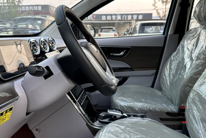 <span class=keywords><strong>Mini</strong></span> voiture électrique pour adultes Voiture électrique compacte avec batterie longue durée Intérieur confortable et design écologique - Product Image 3