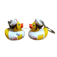 Canard mignon personnalisé porte-clés en plastique infirmière jaune PVC souple 3D animal petit canard porte-clés cadeau de boutique