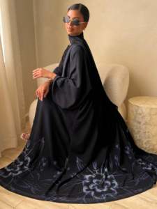 Robe longue ample de style Abaya pour musulmanes, Leduo, personnalisée, couleur noire, imprimé fleuri, coupe ample. - Product Image 2