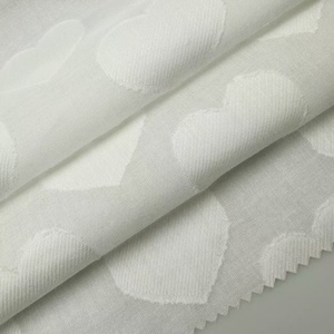 Tissu en coton 100% doux et léger, jacquard en forme <span class=keywords><strong>de</strong></span> cœur, respirant, pour chemises et robes <span class=keywords><strong>de</strong></span> filles et <span class=keywords><strong>de</strong></span> garçons - Product Image 1