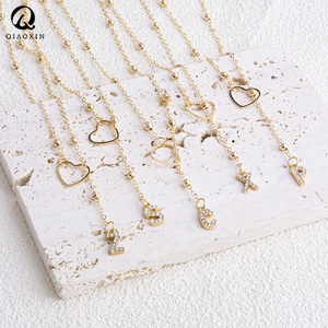 Raffinato Ciondolo Personalizzato alla Moda in Acciaio Inossidabile Dorato a Forma di Cuore <span class=keywords><strong>con</strong></span> Catena a Y <span class=keywords><strong>e</strong></span> <span class=keywords><strong>Perline</strong></span> <span class=keywords><strong>con</strong></span> Iniziale in Zirconia Cubica per Donna - Product Image 2
