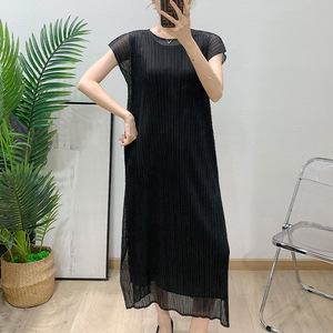 Vestido de chaleco de color sólido arrugado 2025 verano nuevo vestido sin mangas con abertura lateral temperamento elegante e informal - Product Image 4