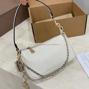 Bolso de Hombro Pequeño Casual para Mujer, Estilo Nueva York, de PU, con Detalles de Acero Inoxidable, Diseño de Cereza, de Lujo, Venta al Por Mayor - Product Image 3