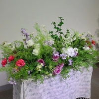 Kunstmatige multicolor handgemaakte bloemstukken voor bruiloft, feest of tafeldecoratie