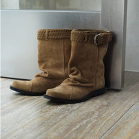 Nouvelles bottes pour femme mi-mollet en daim tressé, style Mellard vintage-chic, inspirées du denim Sabbe, pour l'automne.