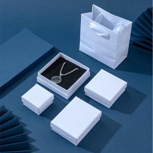 Boîte à bijoux haut de gamme avec couvercle supérieur et inférieur dorés, doublure en éponge, finition brillante, boîte d'emballage pour boucles d'oreilles, collier, bracelet - Product Image 4