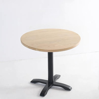 Table de restaurant commerciale moderne, sur mesure, en bois, pour café, avec base en métal noir courbé en croix