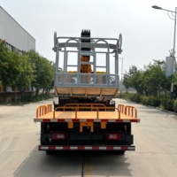 Bras télescopique multifonctionnel à flèche droite, stabilisateurs hydrauliques réglables Grue aérienne montée sur camion pour le levage de marchandises