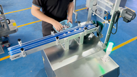Machine d'emballage semi-automatique Vgopack à 3 et 4 soudures latérales avec convoyeur d'alimentation manuel et compteur pour clés hexagonales et clés Allen