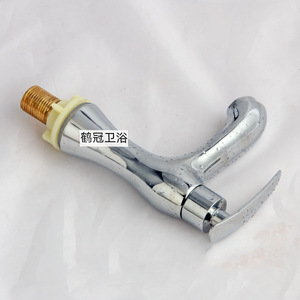 Grifo de lavabo de agua fría monomando, montado en cubierta, con válvula de cerámica y acabado en cobre. - Product Image 2