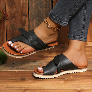 Nouvelles ventes de tongs d'été à bout plat pour femmes de grande taille sandales de plage semelle intérieure <span class=keywords><strong>en</strong></span> PU souple et antidérapante à l'extérieur à porter - Product Image 5