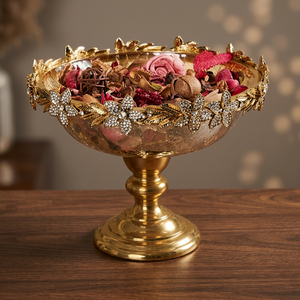 Bol en métal doré glamour avec embellissements floraux en cristal, centre de table décoratif fait main pour mariage - Product Image 1
