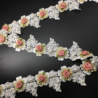 Vente en Gros Rose Polyester Avec Petite Fleur Rideau Accessoires Coiffe Or Fil Broderie Dentelle Garniture
