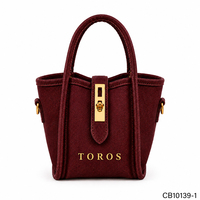 Sac fourre-tout structuré mini pour femme, fermoir tournant doré, poignées supérieures, anneaux en D latéraux, logo personnalisé, vente en gros