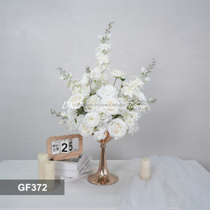 โรงงาน DKB ขายส่งพรมดอกไม้ประดิษฐ์สีขาวสำหรับงานแต่งงาน งานรับปริญญา งานฮาโลวีน เป็นมิตรกับสิ่งแวดล้อม - Product Image 3