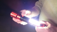 Lampe de poche LED COB 200 Lumen, tête pivotante avec Base magnétique, Zoom avant/arrière