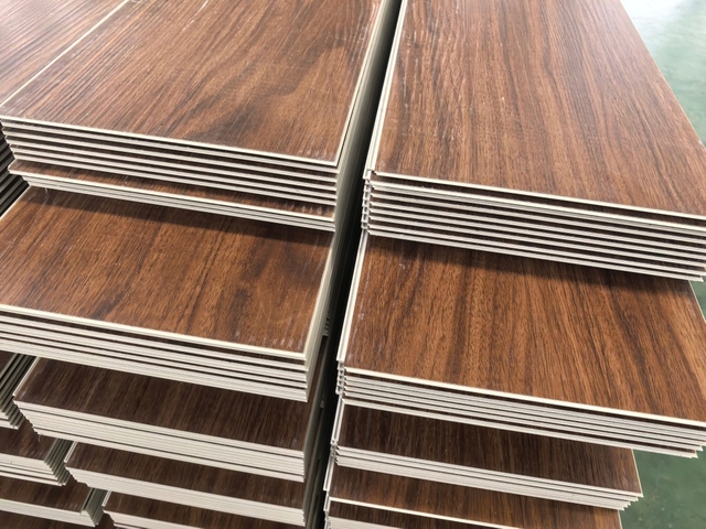 Wood Color Click Flooring 6mm Luxury Vinyl Tile Spc Click Floor With Ixpe Modern Design Style Apartment Plastic Flooring