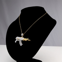 Collier pendentif pour enfants en plaqué or 18 carats unisexe glacé en diamant style hip hop pour hommes armes de l'armée AK-47 fusil pistolet vente en gros