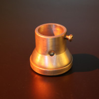Composant métallique de précision forgé à froid et usiné CNC, buse métallique avec filetage interne et vis de réglage latérale