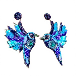 Pendientes de tuerca bohemios con forma de pájaro para mujer, con cristales de imitación y cuentas, joyería de boda con forma de animal, en azul y morado, con engaste de garra de aleación y cristal. - Product Image 1