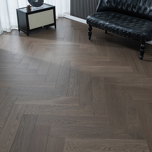 Suelo de madera de ingeniería multicapa de fresno con textura de aserrado, grado FSC ABCD, 20 mm, espiga, sin acabado, para resort - Product Image 1