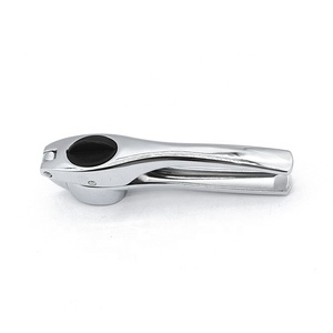 Utensilio Clásico para Verduras, Prensa de Ajo Metálica de Zinc, Modelo 01BC039 - Product Image 3