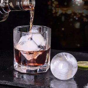 Grand fabricant de boules <span class=keywords><strong>Macallan</strong></span> pour le vin et le whisky Réutilisable Grand bac à glaçons en silicone 6 ronds Moule à grille pour congélateur - Product Image 3