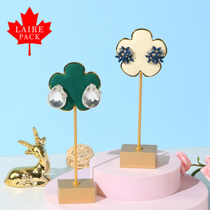 LAIRE Petit et créatif présentoir à bijoux en microfibre métallique en forme de fleur pour perles. - Product Image 2
