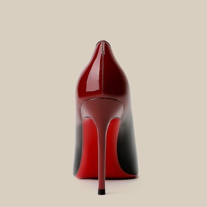 Escarpins en cuir verni noir et rouge dégradé, talon aiguille, bout pointu, design tendance, sexy, talon ultra-fin, élégants pour femmes - Product Image 2