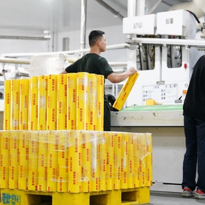 <span class=keywords><strong>Film</strong></span> alimentaire en PVC de qualité alimentaire, fabrication directe d'usine, rouleau jumbo personnalisé de 2500 m, <span class=keywords><strong>film</strong></span> d'emballage haute extensibilité pour l'emballage alimentaire - Product Image 3