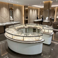 Vitrine à bijoux haut de gamme moderne avec éclairage LED et vitrages trempés, présentoirs durables pour la vente au détail de luxe